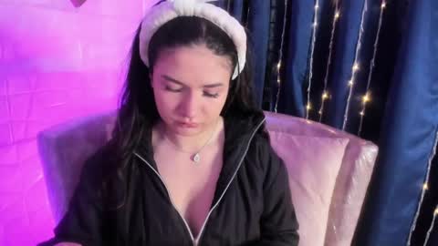 Snapshot of megan_devon chatting on 05.27.26 online show from 05.27.26