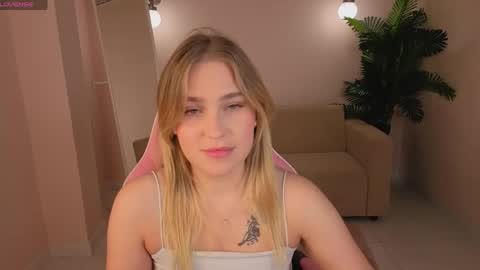 Snapshot of megan_gonzalezzz chatting on 05.25.26 megan_gonzalezzz online show from 05.25.26