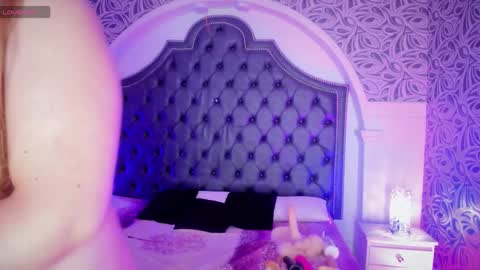 Snapshot of megan_jall chatting on 11.06.25 megan_jall online show from 11.06.25