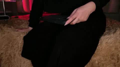     online show from 12.04.25