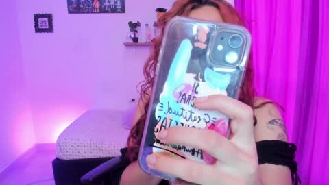 Snapshot of megan_ricci chatting on 02.04.25                 Laura                 online show from 02.04.25