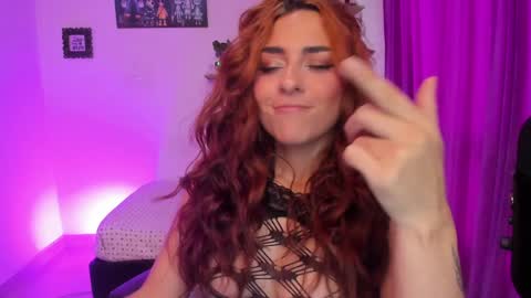 Snapshot of megan_ricci chatting on 02.05.25                 Laura                 online show from 02.05.25