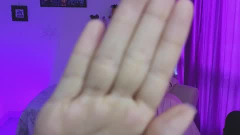 Snapshot of megan_ricci chatting on 03.02.25                 Laura                 online show from 03.02.25