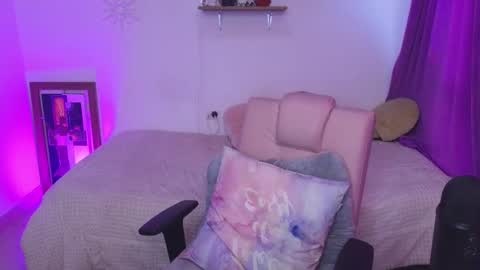 Snapshot of megan_ricci chatting on 09.22.25                 Laura                 online show from 09.22.25