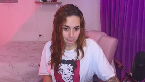 Snapshot of megan_ricci chatting on 10.09.25                 Laura                 online show from 10.09.25