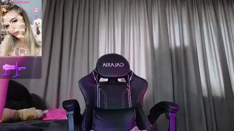 Snapshot of megan_ros_ chatting on 02.01.26 Megan online show from 02.01.26