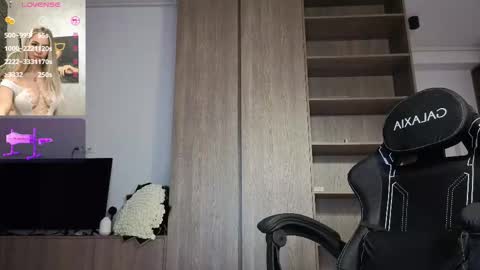 Snapshot of megan_ros_ chatting on 02.06.26 Megan online show from 02.06.26