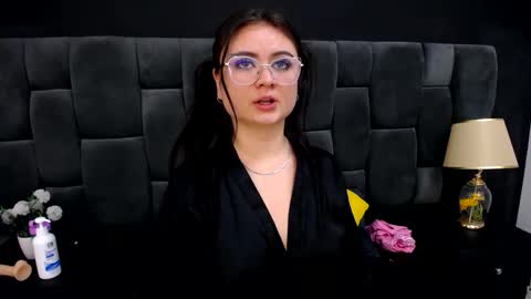 Snapshot of megan_sweet_1 chatting on 12.17.24 megan_sweet_1 online show from 12.17.24