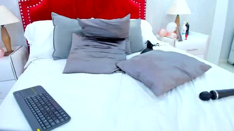 Snapshot of megan_sweet_1 chatting on 02.12.25 megan_sweet_1 online show from 02.12.25