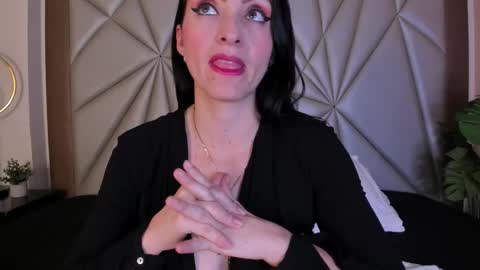 Megan Hofman online show from 11.29.25