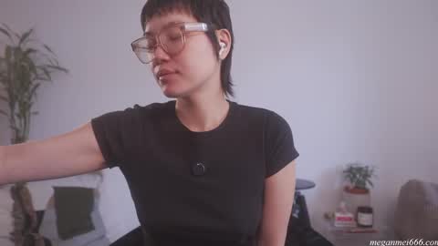 Snapshot of meganmei666 chatting on 04.20.26 for more 3 online show from 04.20.26