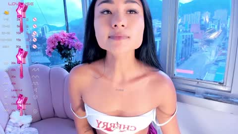 Snapshot of megann__sweet chatting on 01.06.25 Mara online show from 01.06.25