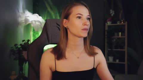 Snapshot of meganrodgers chatting on 05.12.26 megan online show from 05.12.26