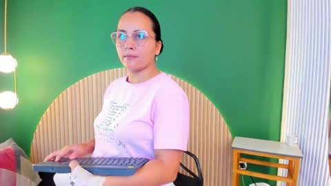 Snapshot of megansumer chatting on 05.27.26 Megan online show from 05.27.26