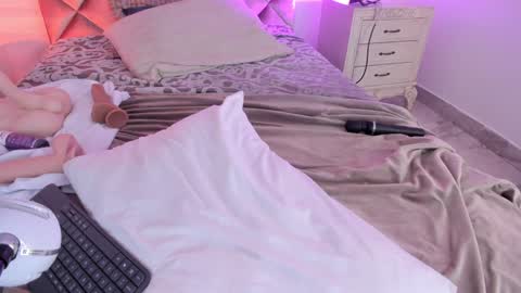 M E G A R A online show from 12.31.24