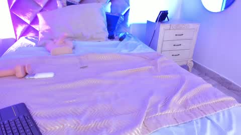 M E G A R A online show from 01.15.25