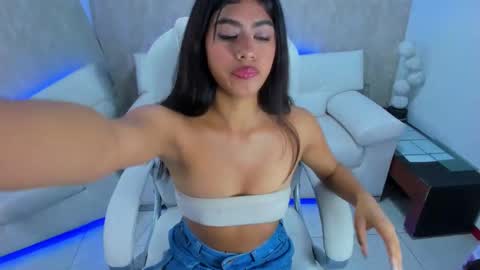 Snapshot of meggan_07 chatting on 12.20.24 meggan online show from 12.20.24