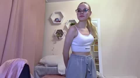 Mia online show from 03.14.26