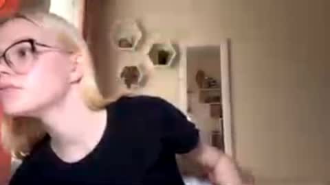 Mia online show from 04.10.26