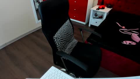 Miss Meghan or MM    online show from 02.05.25