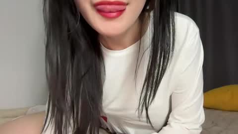 Snapshot of mei_fei_wan chatting on 05.23.26 Mei online show from 05.23.26