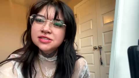 Snapshot of meileemeii chatting on 02.14.25 Goddess Meilee online show from 02.14.25