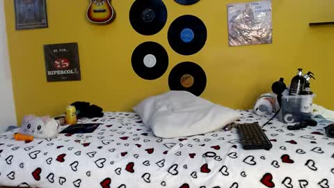 Snapshot of meisevil77 chatting on 04.27.26 MEIS online show from 04.27.26