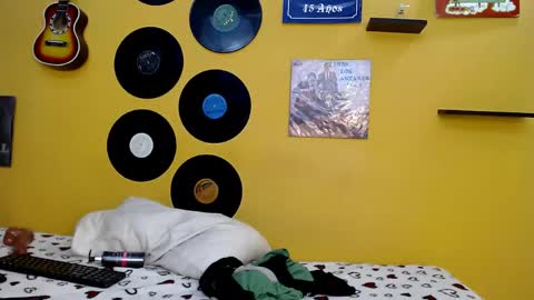 Snapshot of meisevil77 chatting on 05.05.26 MEIS online show from 05.05.26