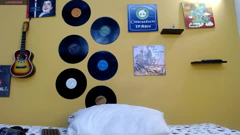 Snapshot of meisevil77 chatting on 06.01.26 MEIS online show from 06.01.26
