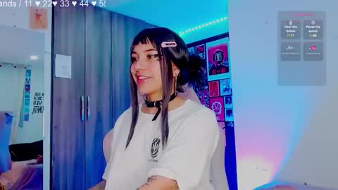 Melissa  -  -  Please help me to reach 100 thumbs up online show from 01.23.25