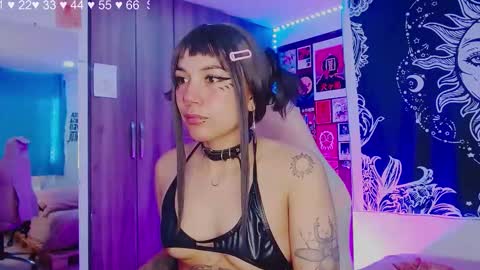 Melissa  -  -  Please help me to reach 100 thumbs up online show from 01.26.25