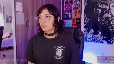 Melissa  -  -  Please help me to reach 100 thumbs up online show from 09.09.25