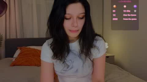 Snapshot of melan1e_ chatting on 12.04.24 mel online show from 12.04.24