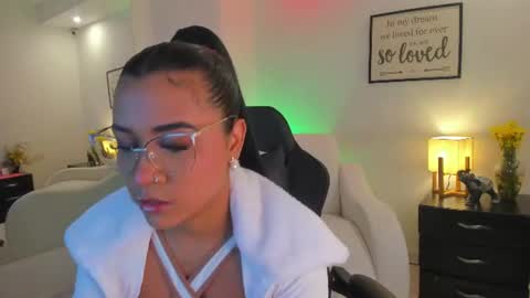 Snapshot of melan_owen chatting on 06.20.26 melan_owen online show from 06.20.26