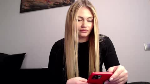 Snapshot of melani_a chatting on 12.05.24 Melania online show from 12.05.24