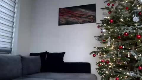 Snapshot of melani_a chatting on 12.10.24 Melania online show from 12.10.24
