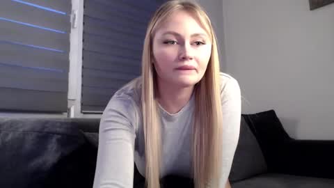 Snapshot of melani_a chatting on 01.07.25 Melania online show from 01.07.25