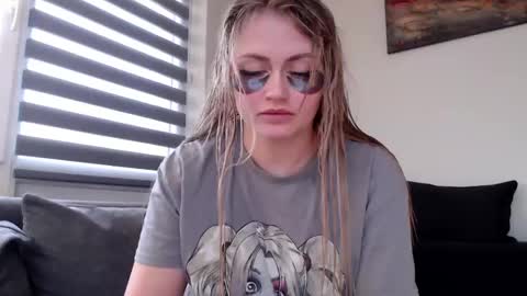 Snapshot of melani_a chatting on 01.10.25 Melania online show from 01.10.25