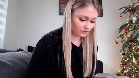 Snapshot of melani_a chatting on 01.17.25 Melania online show from 01.17.25