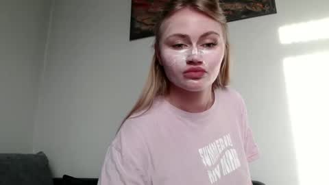 Snapshot of melani_a chatting on 01.28.25 Melania online show from 01.28.25