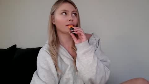 Snapshot of melani_a chatting on 01.29.25 Melania online show from 01.29.25