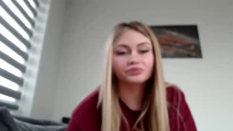 Snapshot of melani_a chatting on 02.10.25 Melania online show from 02.10.25