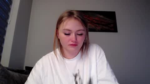 Snapshot of melani_a chatting on 02.25.25 Melania online show from 02.25.25