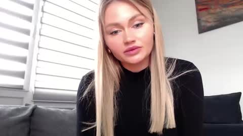 Snapshot of melani_a chatting on 03.03.25 Melania online show from 03.03.25