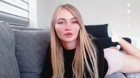 Snapshot of melani_a chatting on 10.02.25 Melania online show from 10.02.25