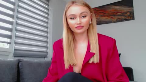 Snapshot of melani_a chatting on 10.14.25 Melania online show from 10.14.25
