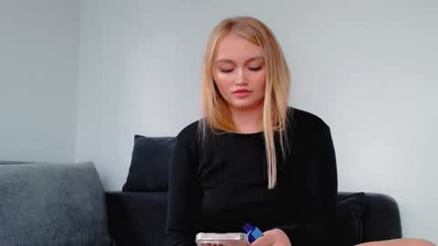 Snapshot of melani_a chatting on 10.22.25 Melania online show from 10.22.25