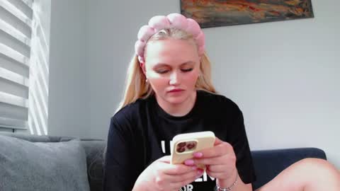 Snapshot of melani_a chatting on 06.18.26 Melania online show from 06.18.26