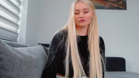 Snapshot of melani_a chatting on 07.11.26 Melania online show from 07.11.26