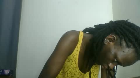 Snapshot of melanie_goddesss chatting on 09.22.25 milly online show from 09.22.25